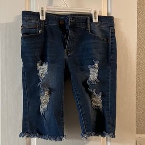 Bermuda distressed shorts